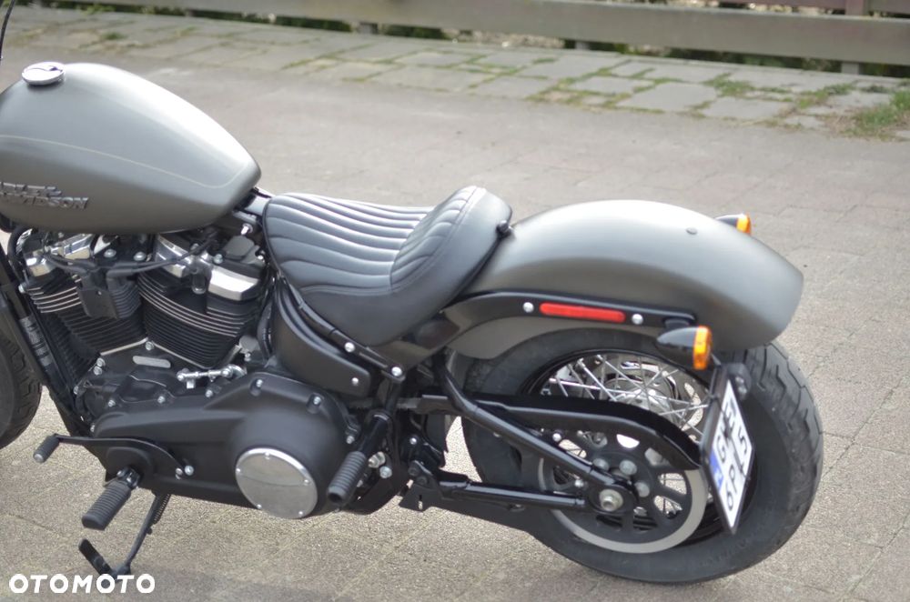 Harley-Davidson Softail Street Bob - 29