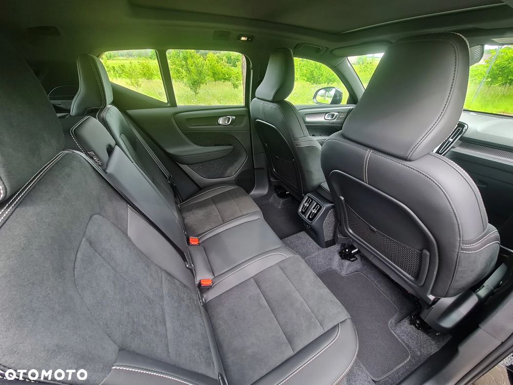 Volvo XC 40 B3 B DKG Ultra Black Edition - 16