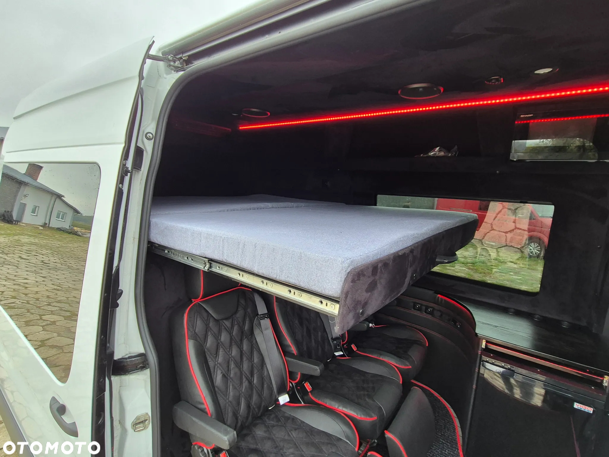 Mercedes-Benz Sprinter - 4