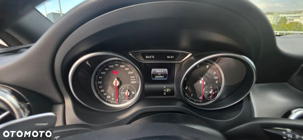 Mercedes-Benz GLA 200 7G-DCT - 14
