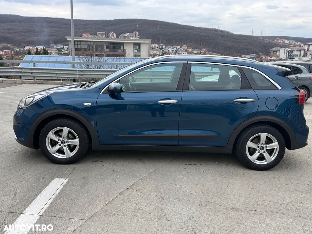 Kia Niro 1.6 GDI 2WD Aut. Spirit - 2