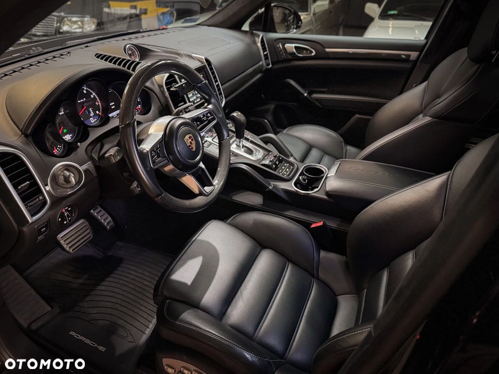 Porsche Cayenne Turbo S - 14