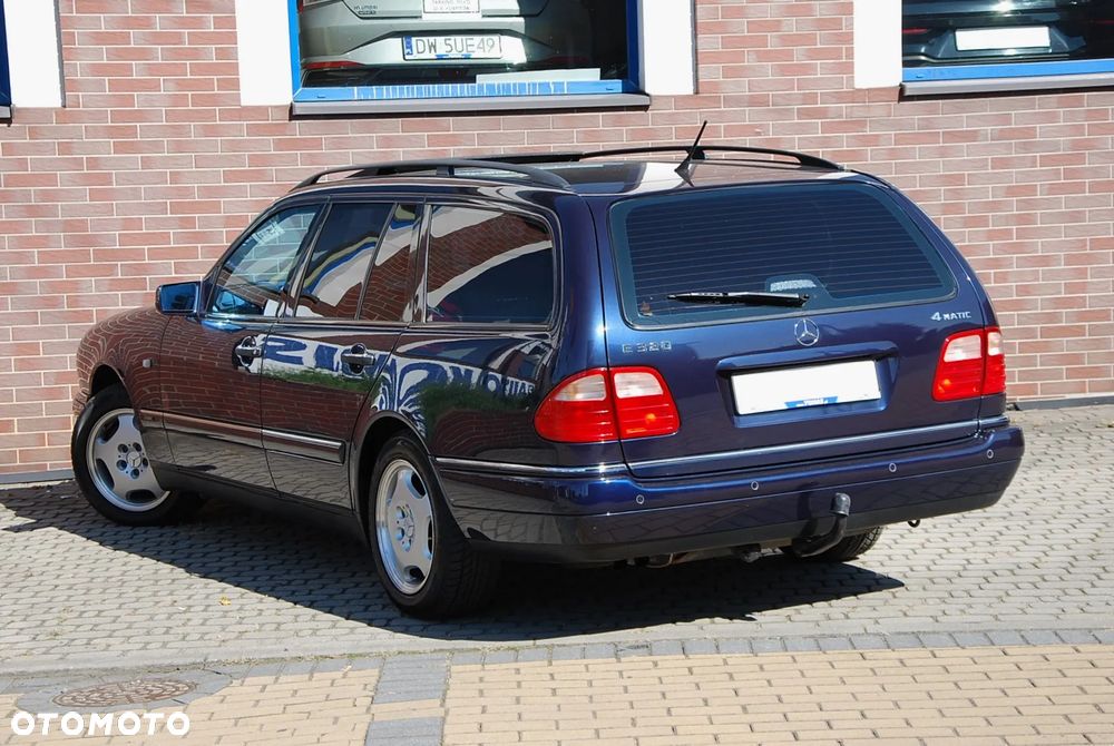 Mercedes-Benz Klasa E 320 T 4-Matic Avantgarde - 21