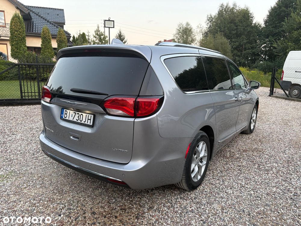 Chrysler Pacifica - 4