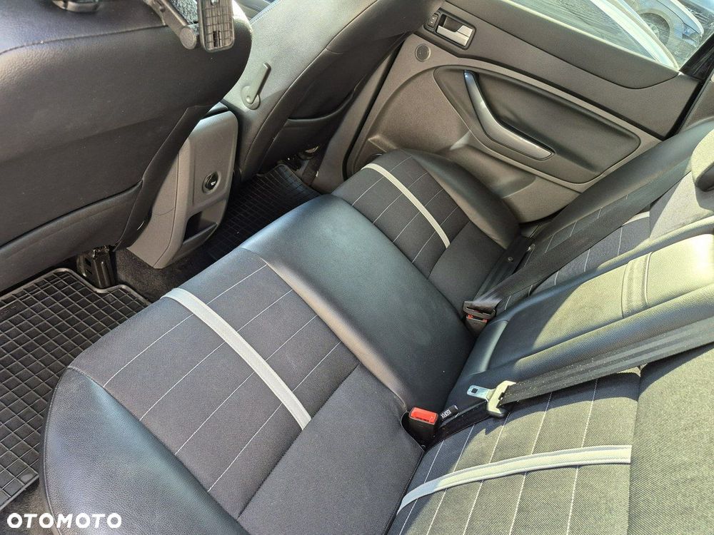 Ford Kuga - 8