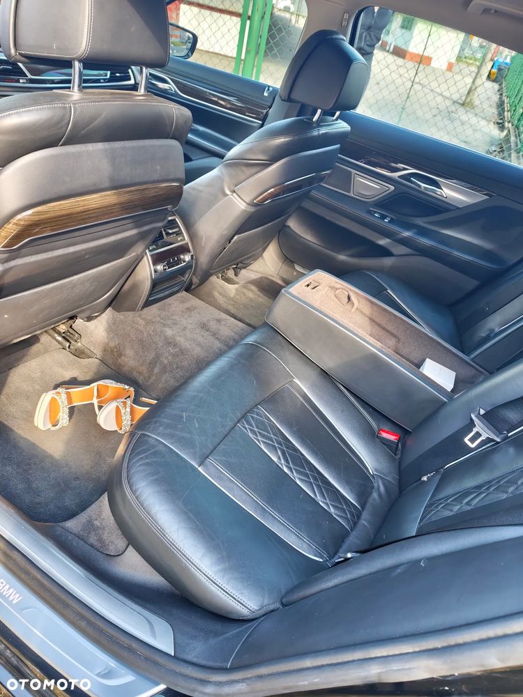 BMW Seria 7 750Li xDrive - 24