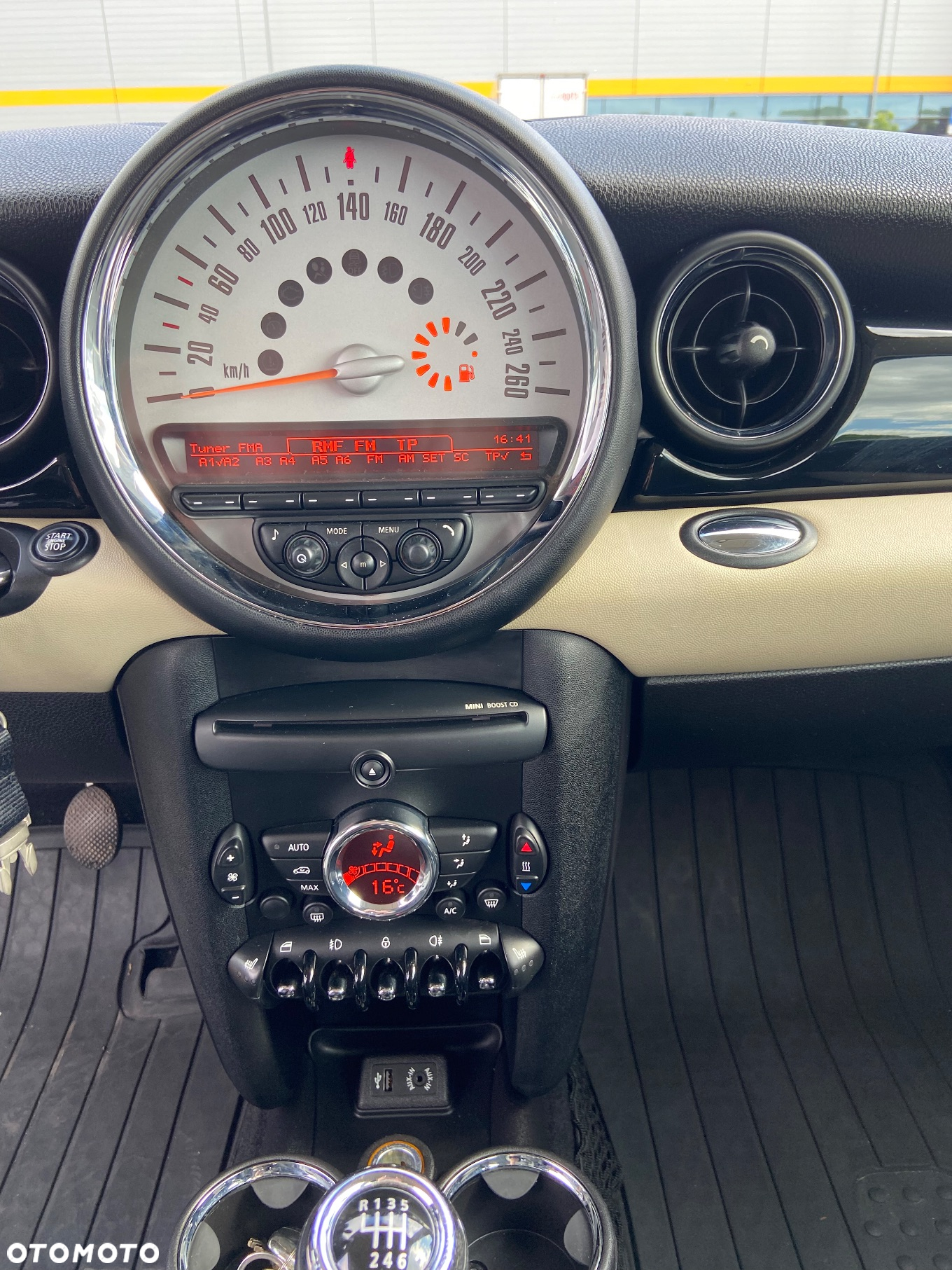 MINI Cooper Standard - 30