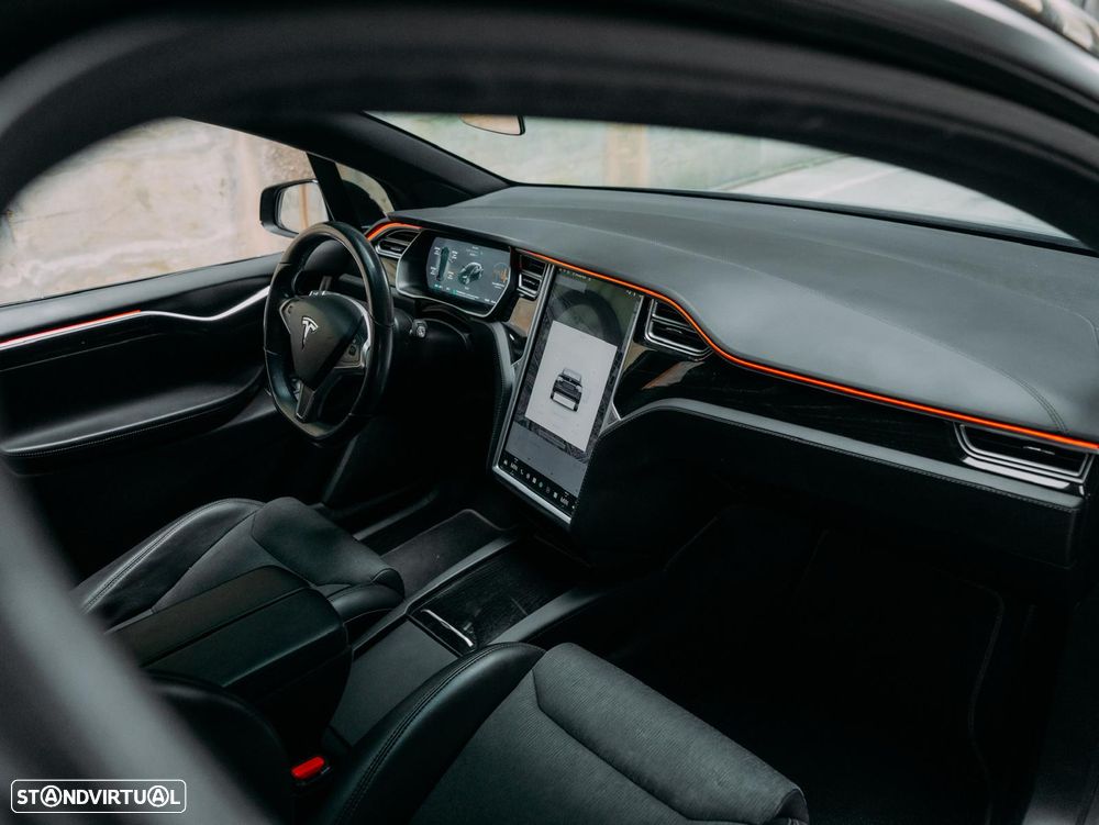 Tesla Model X 100D - 29