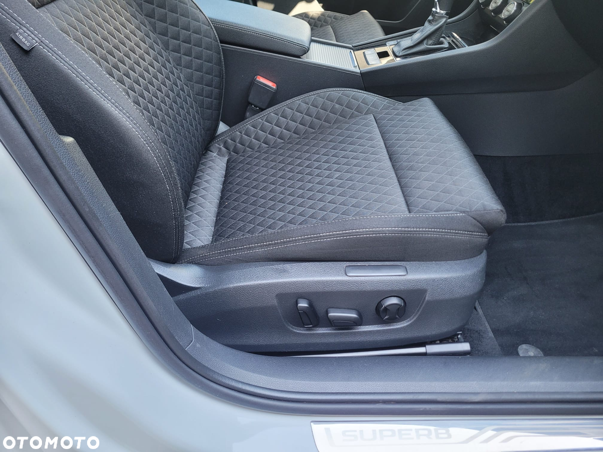 Skoda Superb 2.0 TDI DSG Premium Edition - 25