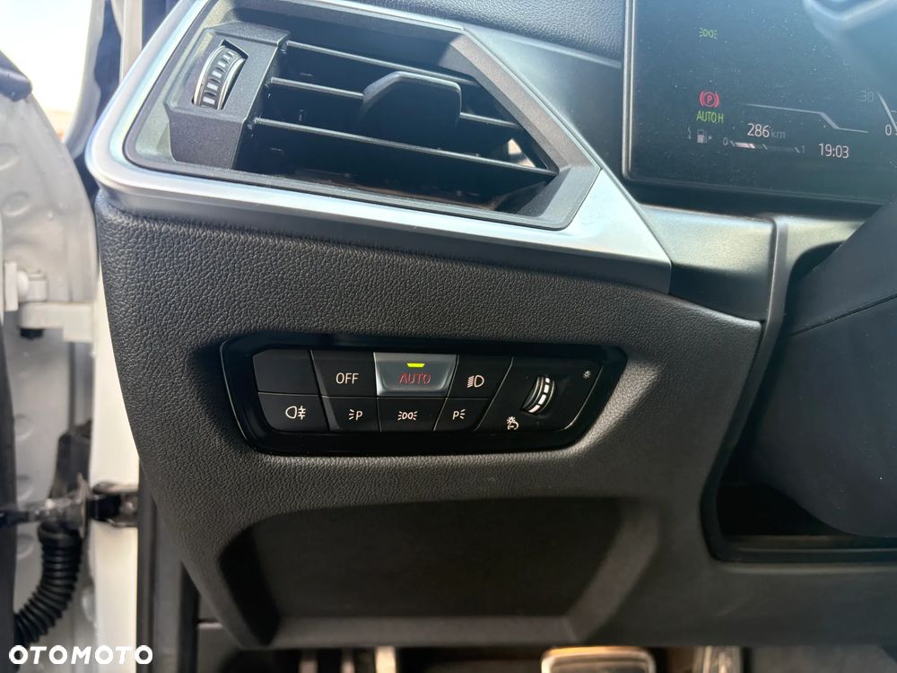 BMW Seria 3 318i M Sport - 14