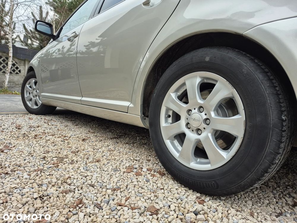 Toyota Avensis 1.8 VVT-i - 15