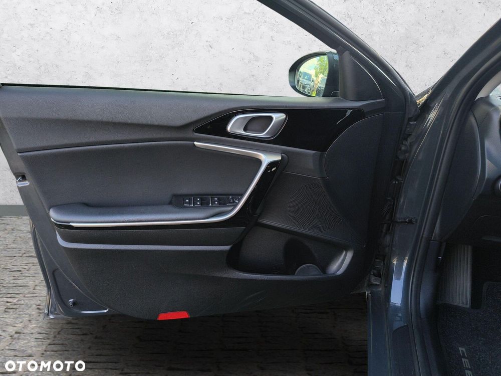 Kia Ceed - 12