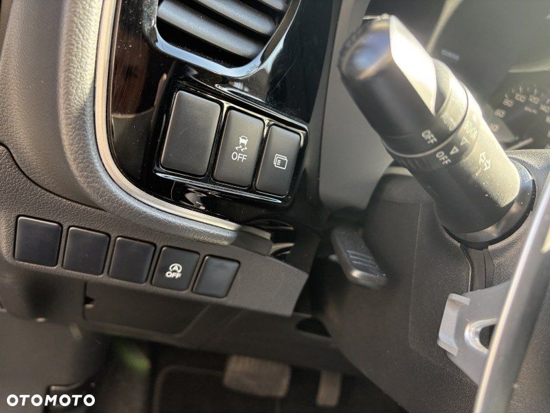 Mitsubishi Outlander 2.0 Intense + SDA 4WD CVT - 31