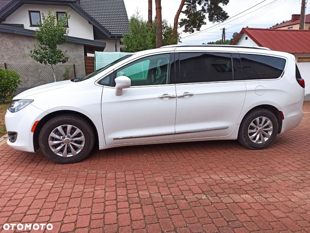 Chrysler Pacifica - 9