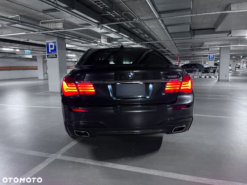 BMW Seria 7 750i Edition Exclusive - 13