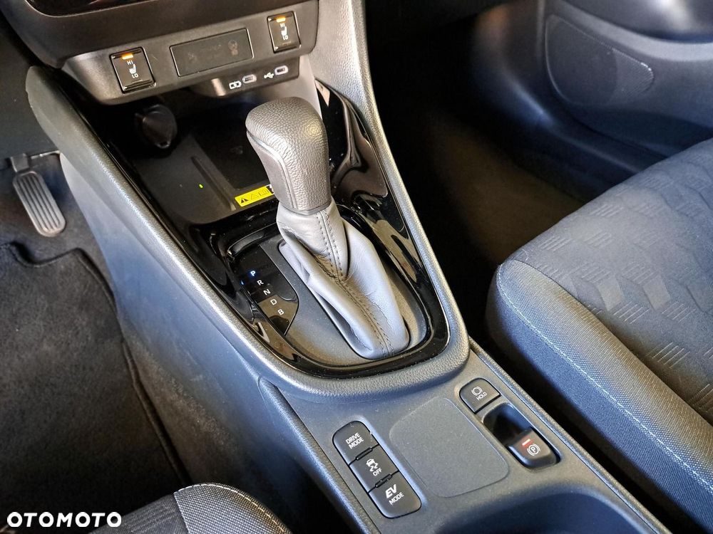 Toyota Yaris Hybrid 1.5 Style - 25