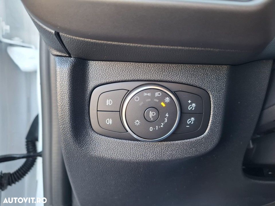 Ford Transit Courier - 19