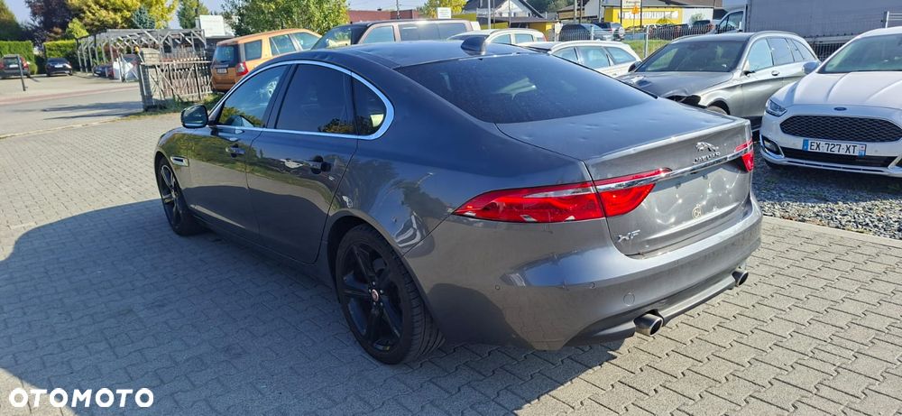 Jaguar XF 30d Prestige - 3