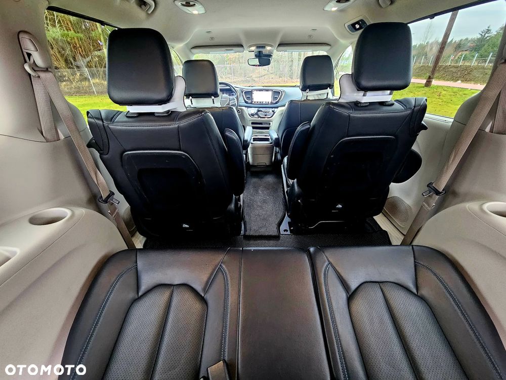 Chrysler Pacifica - 13