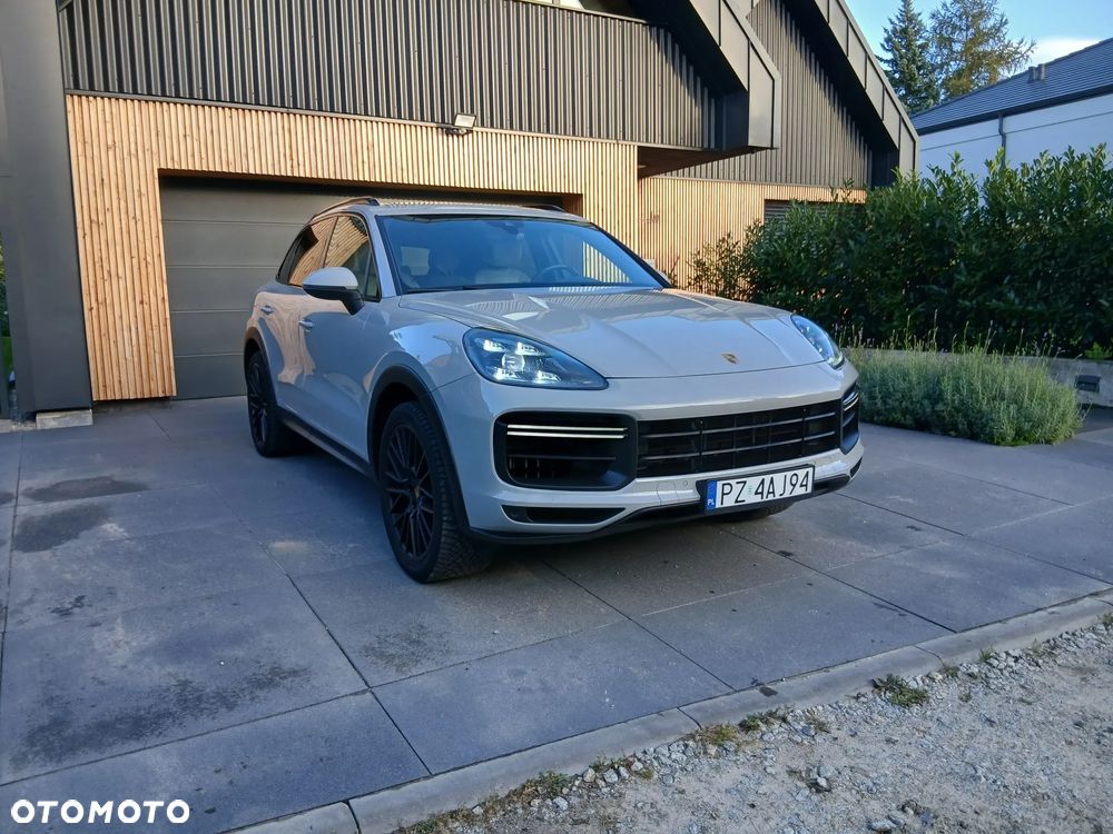 Porsche Cayenne - 1