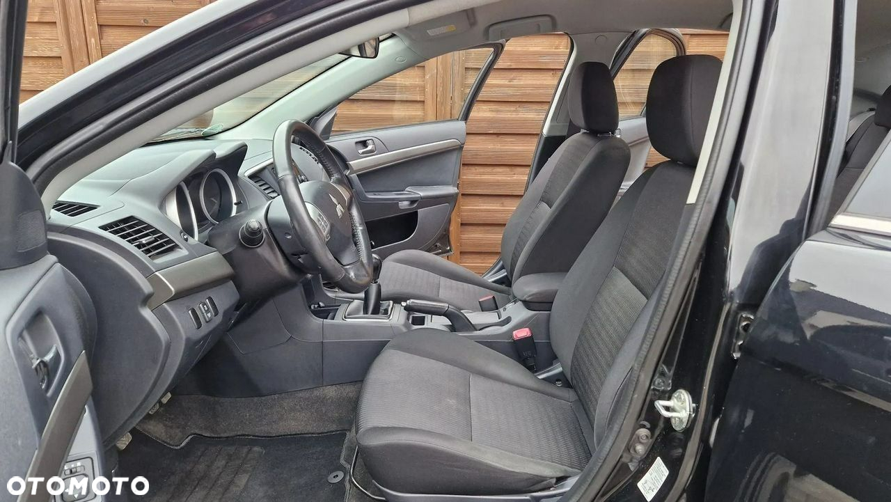 Mitsubishi Lancer - 12