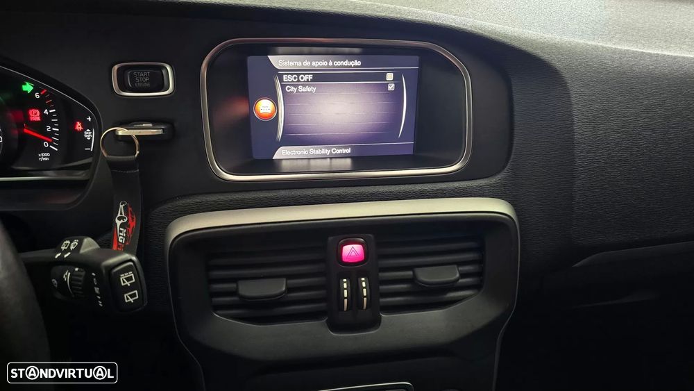 Volvo V40 2.0 D3 Momentum - 31