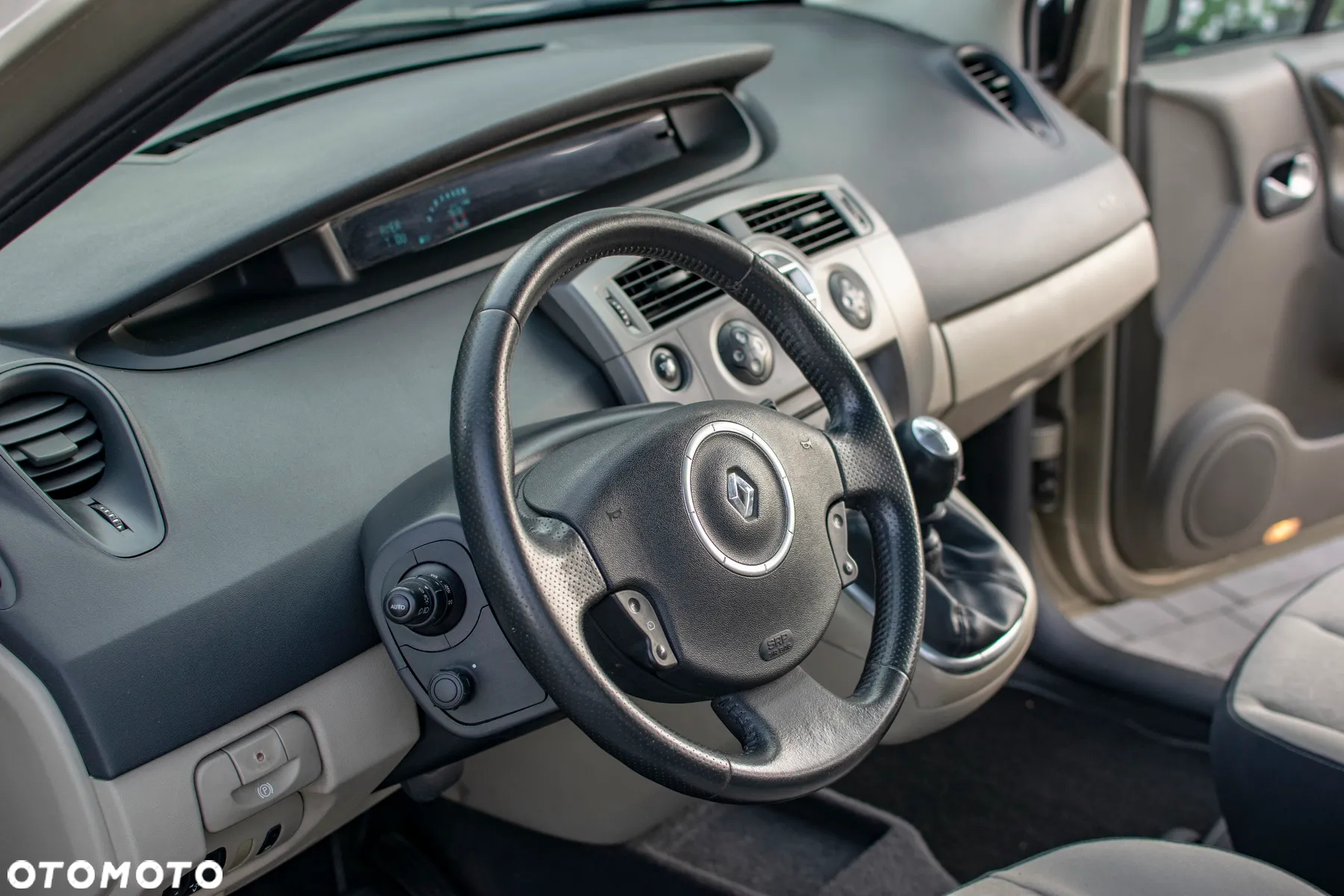Renault Grand Scenic - 31