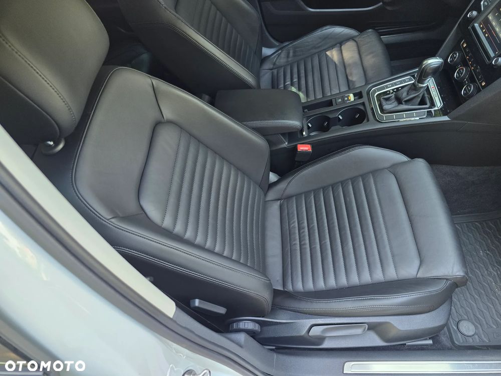 Volkswagen Passat 2.0 TDI SCR 4Mot DSG Highline - 34