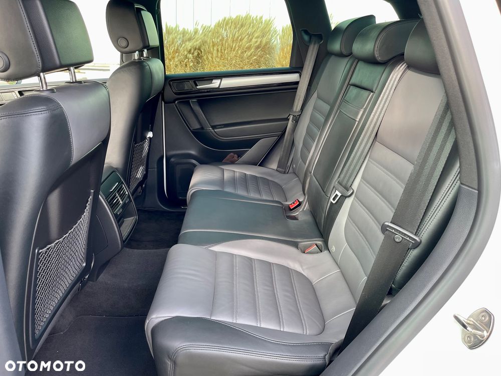 Volkswagen Touareg 3.0 V6 TDI BMT R-Style - 23
