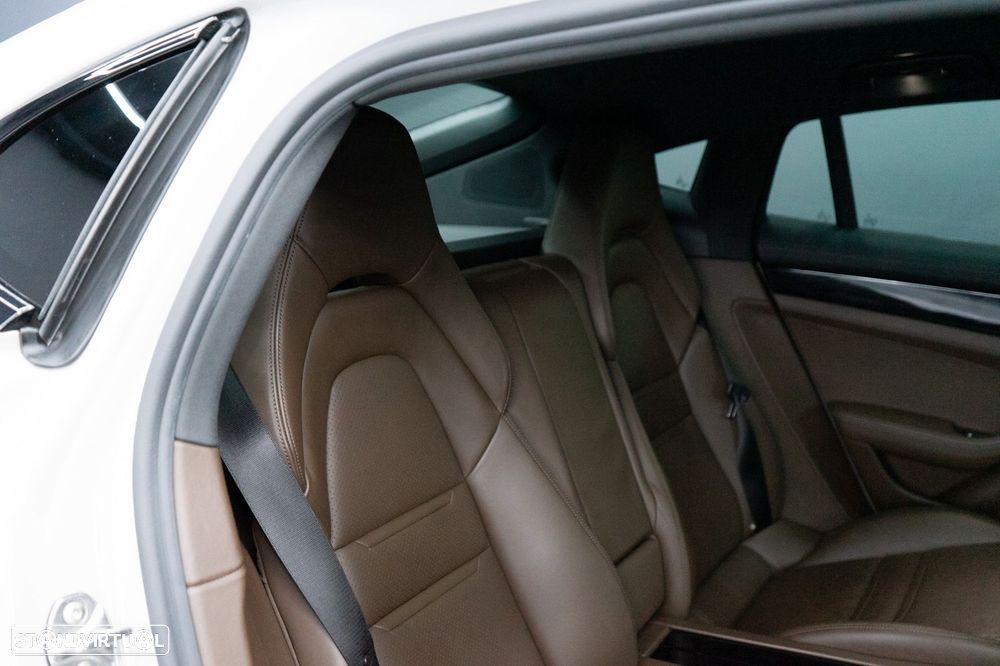 Porsche Panamera 4 E-Hybrid - 8