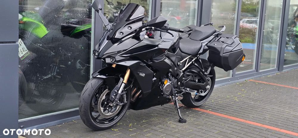 Suzuki GSX - 28
