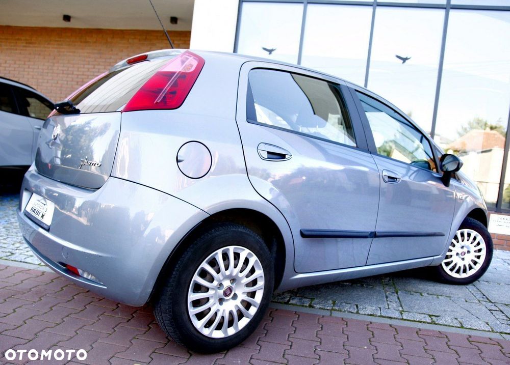 Fiat Punto 1.4 Young - 26