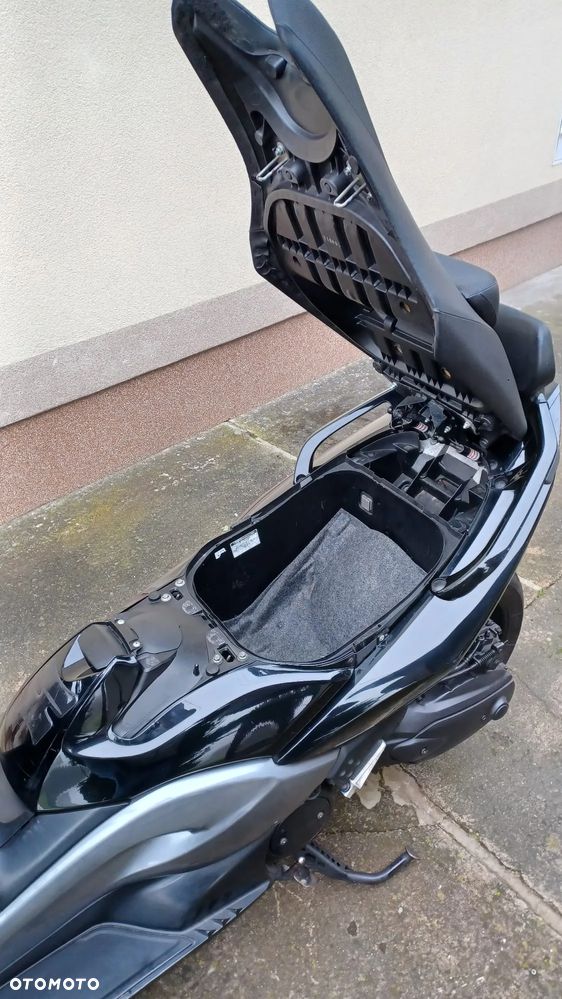 Yamaha Tmax - 15