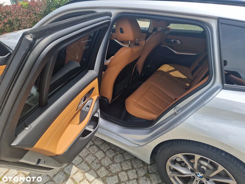BMW Seria 3 330e xDrive - 21