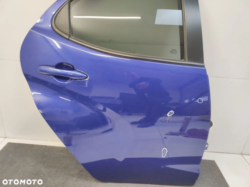 Drzwi prawe tył tylne Toyota Yaris IV 4 - 3