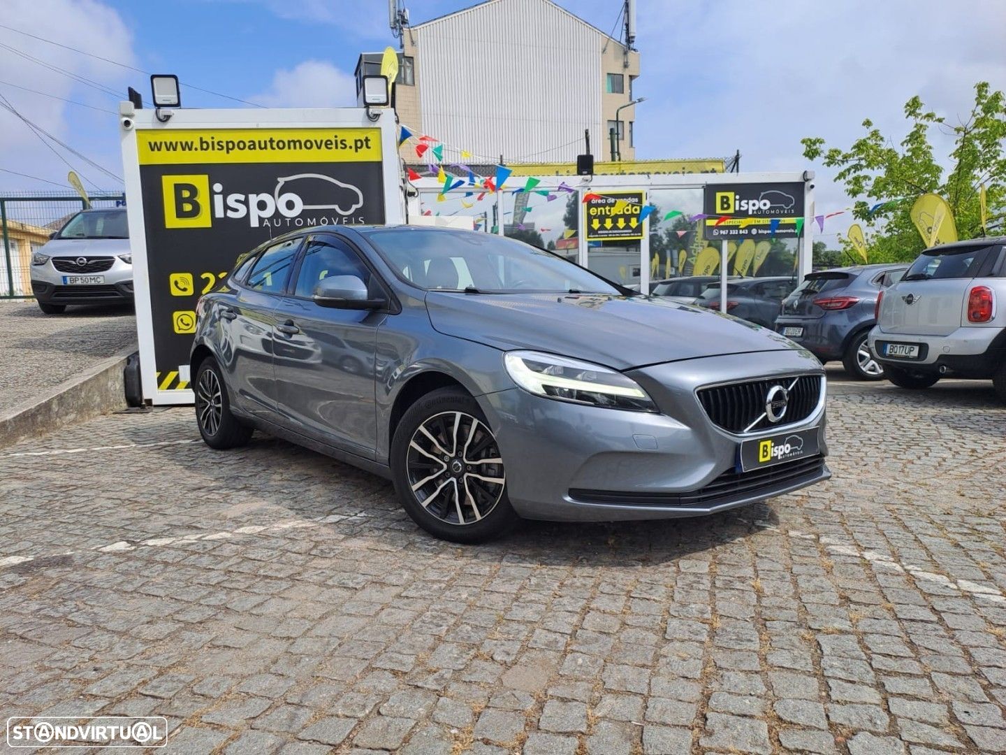 Volvo V40 2.0 D3 Momentum - 1