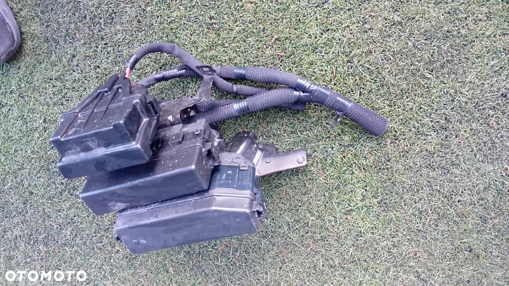 Obudowa puszki bezpieczników komplet Renault Kadjar Qashqai J11