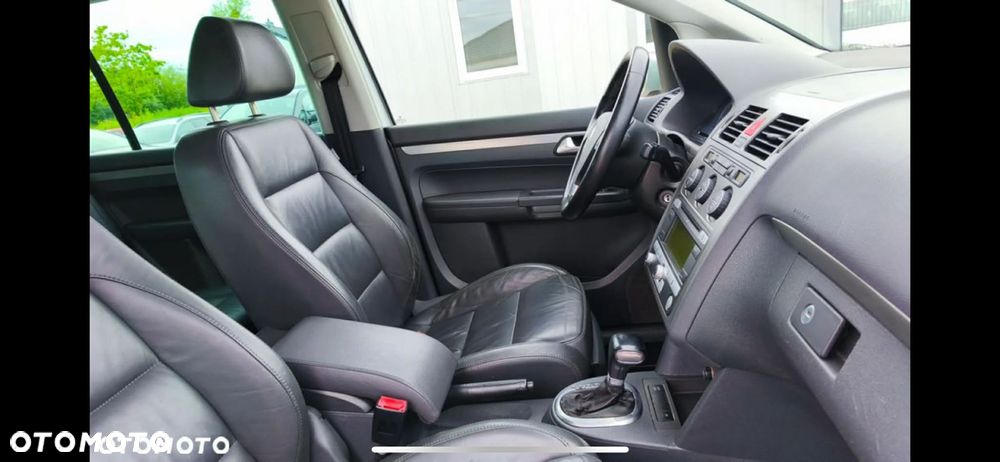 Volkswagen Touran 2.0 TDI DPF DSG Highline - 10