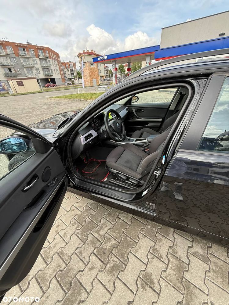 BMW Seria 3 318i - 9