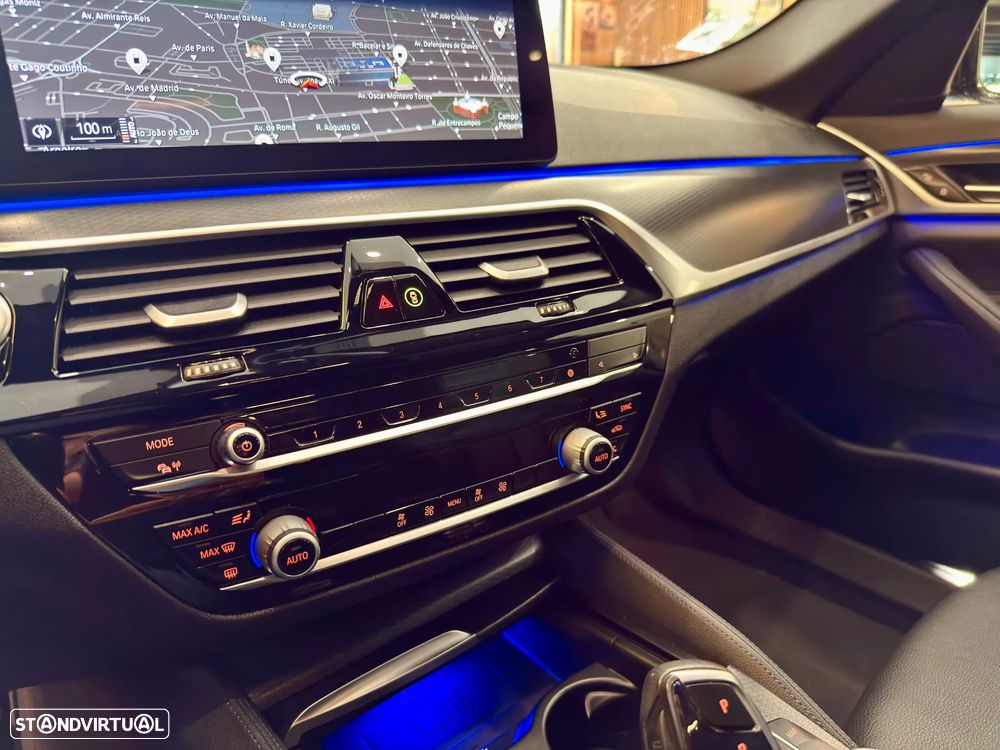 BMW 520 d Pack Desportivo M Auto - 11