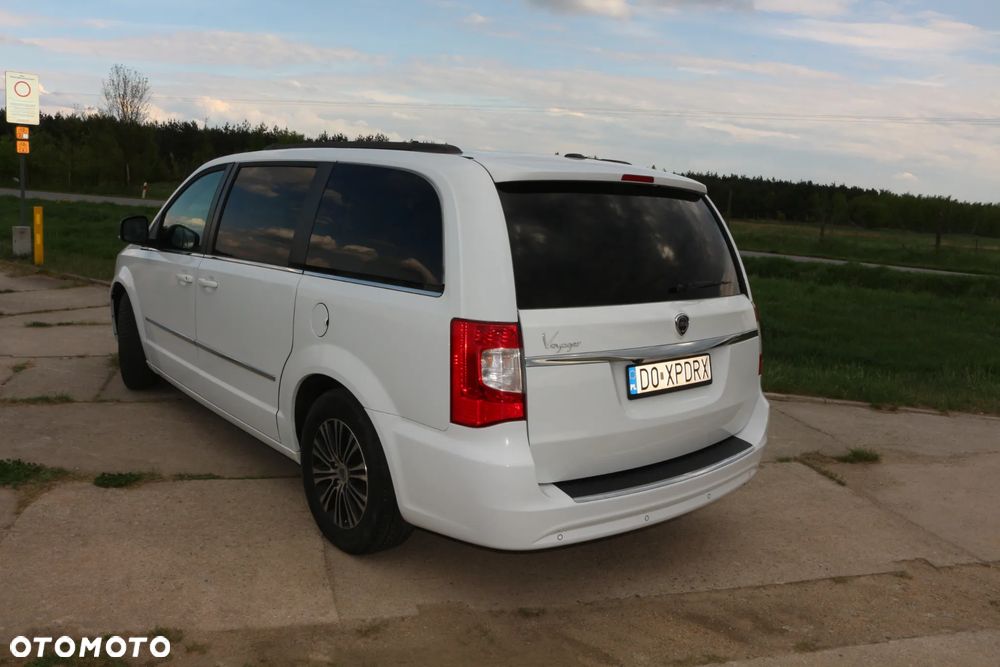 Lancia Voyager 2.8CRD S - 4