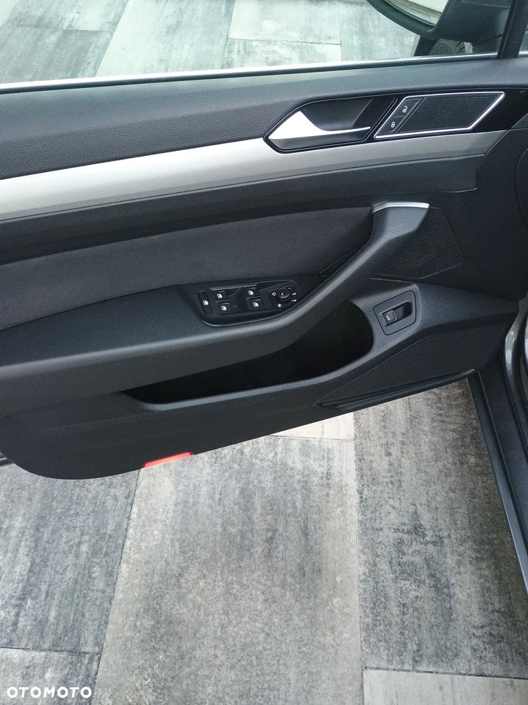 Volkswagen Passat 1.6 TDI SCR DSG Business - 15