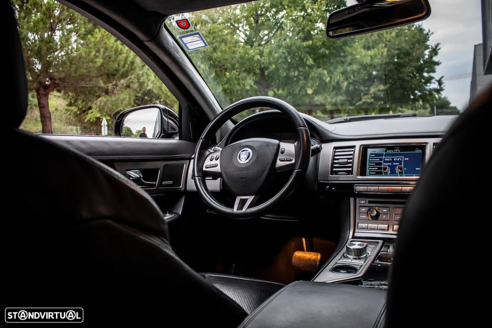 Jaguar XF 3.0 D V6 S Luxury - 34