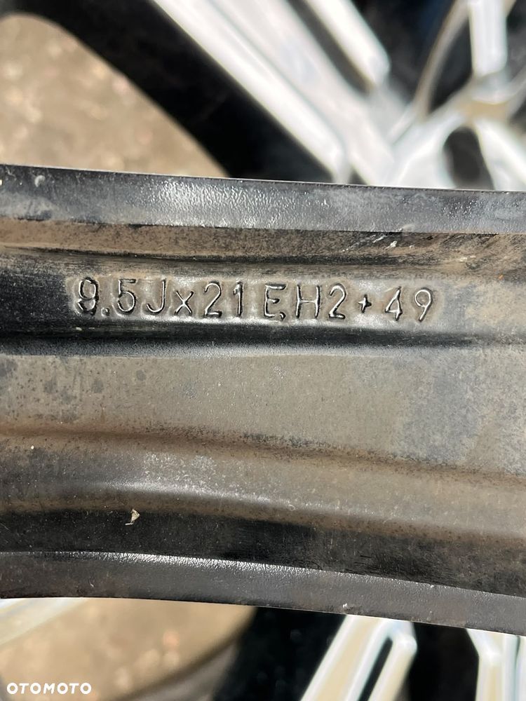 Alufelgi 21 cali GK6M-1007 z oponami Pirelli 275/45 R21 Range Rover Sport L494 - 10