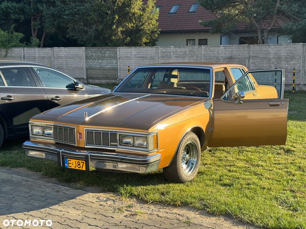 Oldsmobile Delta 88 - 16