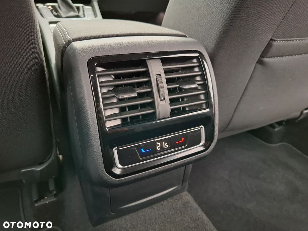Volkswagen Passat Variant 2.0 TDI SCR DSG Business - 27