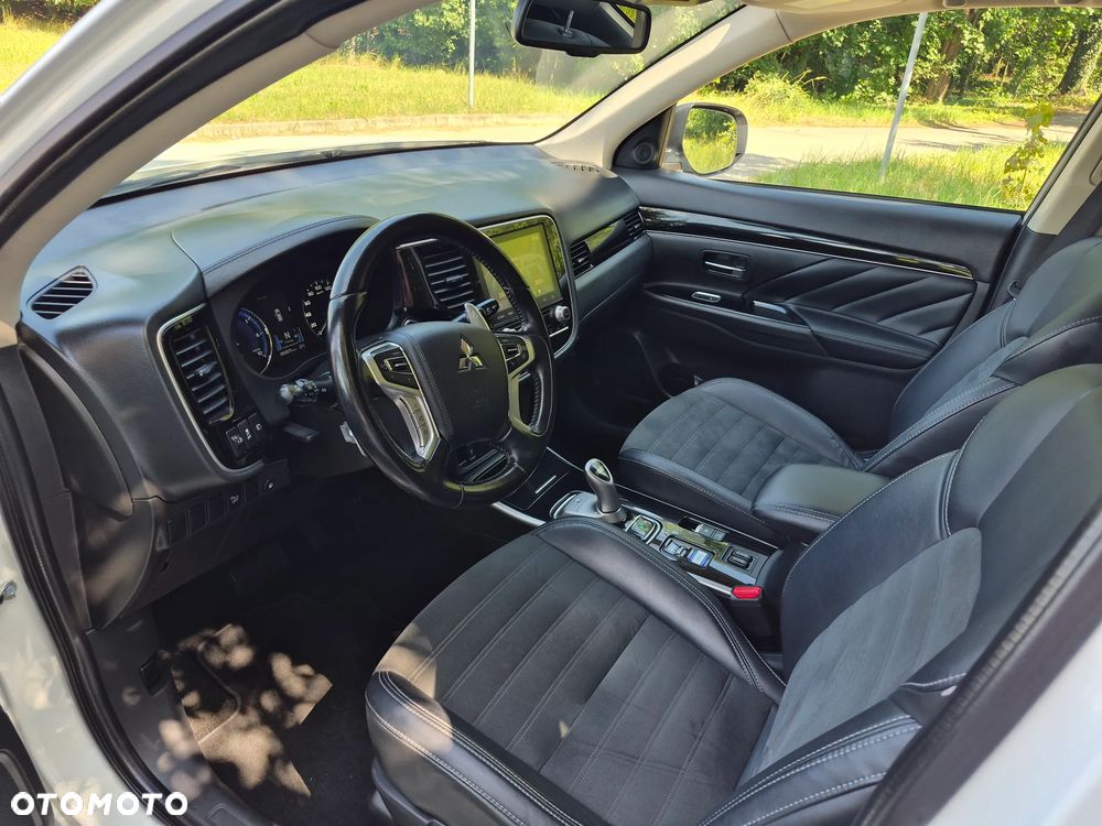 Mitsubishi Outlander - 13