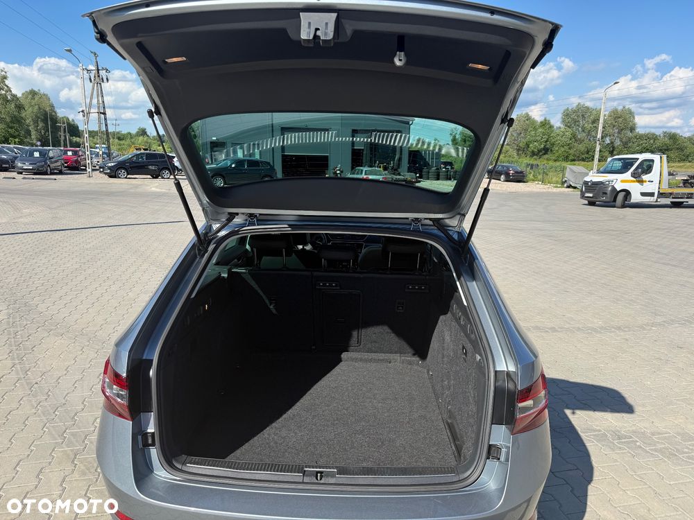 Skoda Superb 2.0 TDI DSG Style - 9