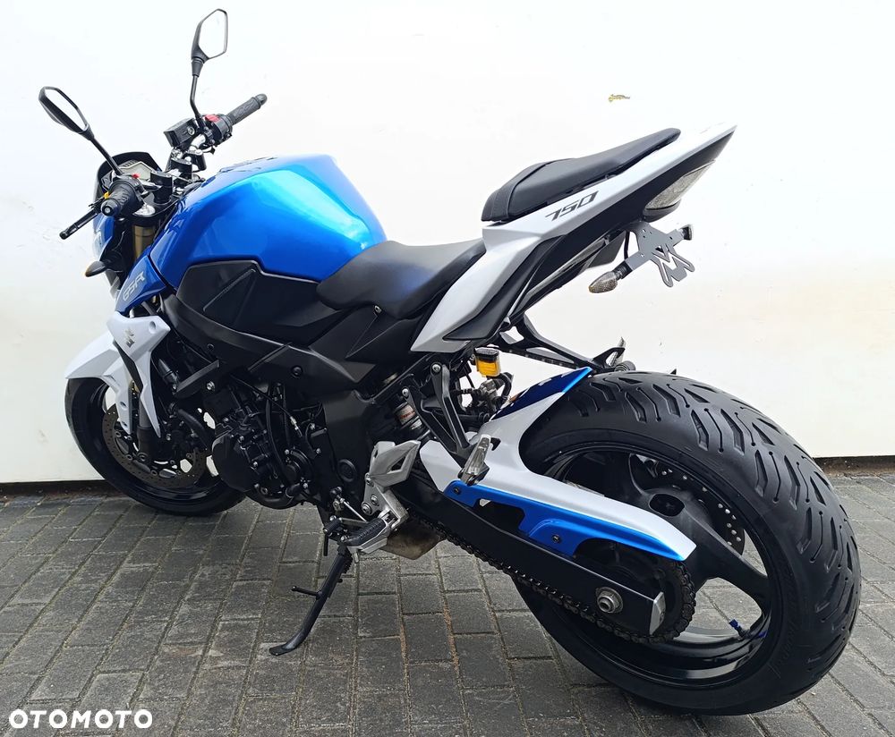 Suzuki GSR - 5