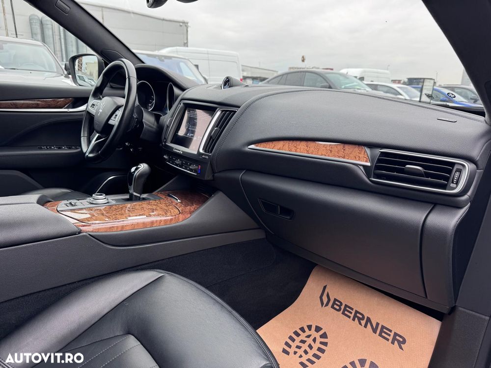 Maserati Levante S - 13